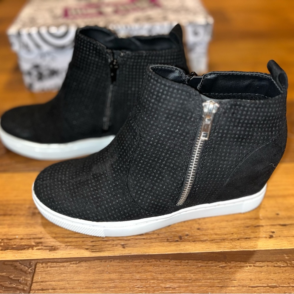 ~Brash~ Sneaker Booties- Size 7.5 - Picture 3 of 8